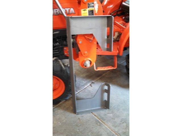 5/16x22 Quick Tach Loader Cut Out Universal Mount Plate H221181