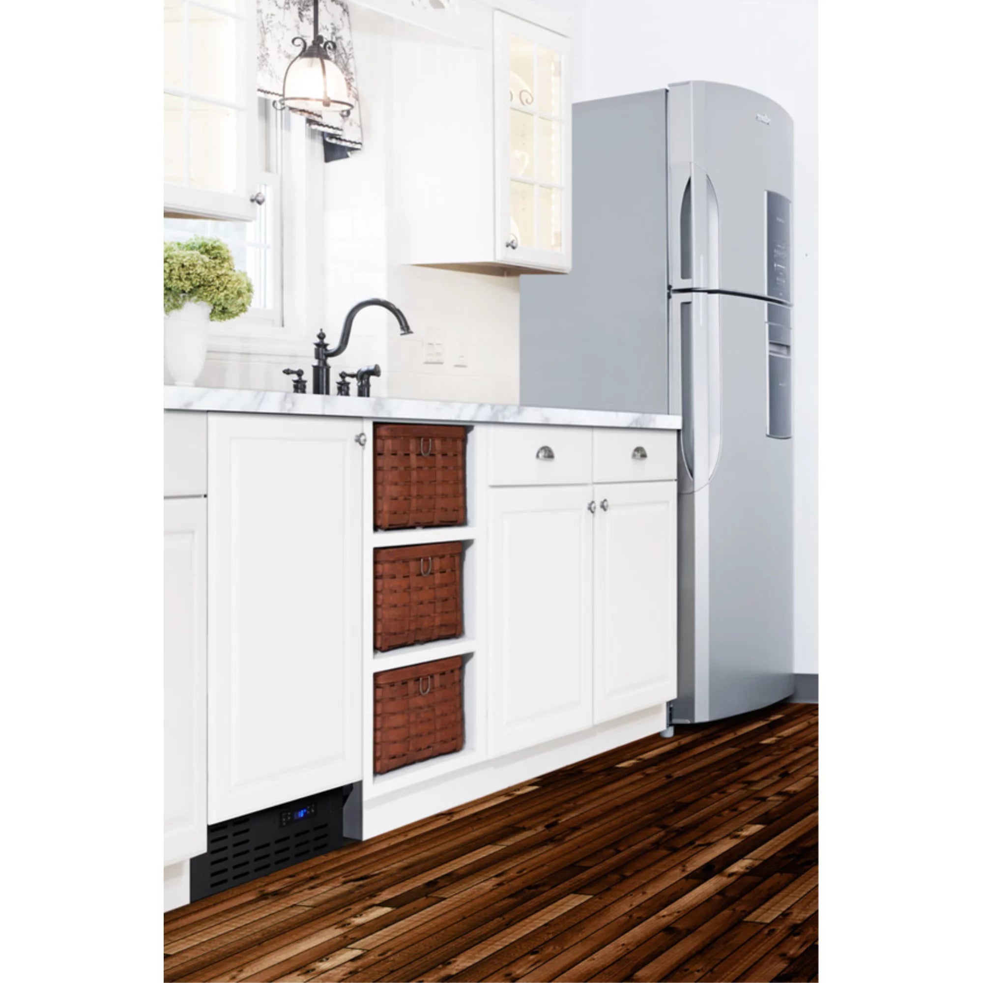 Compact Refrigerator M4298