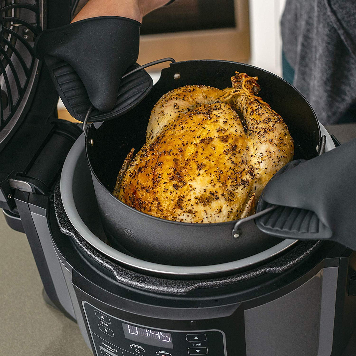 6.5 quart Black Gray Pressure Cooker & Air Fryer F906229