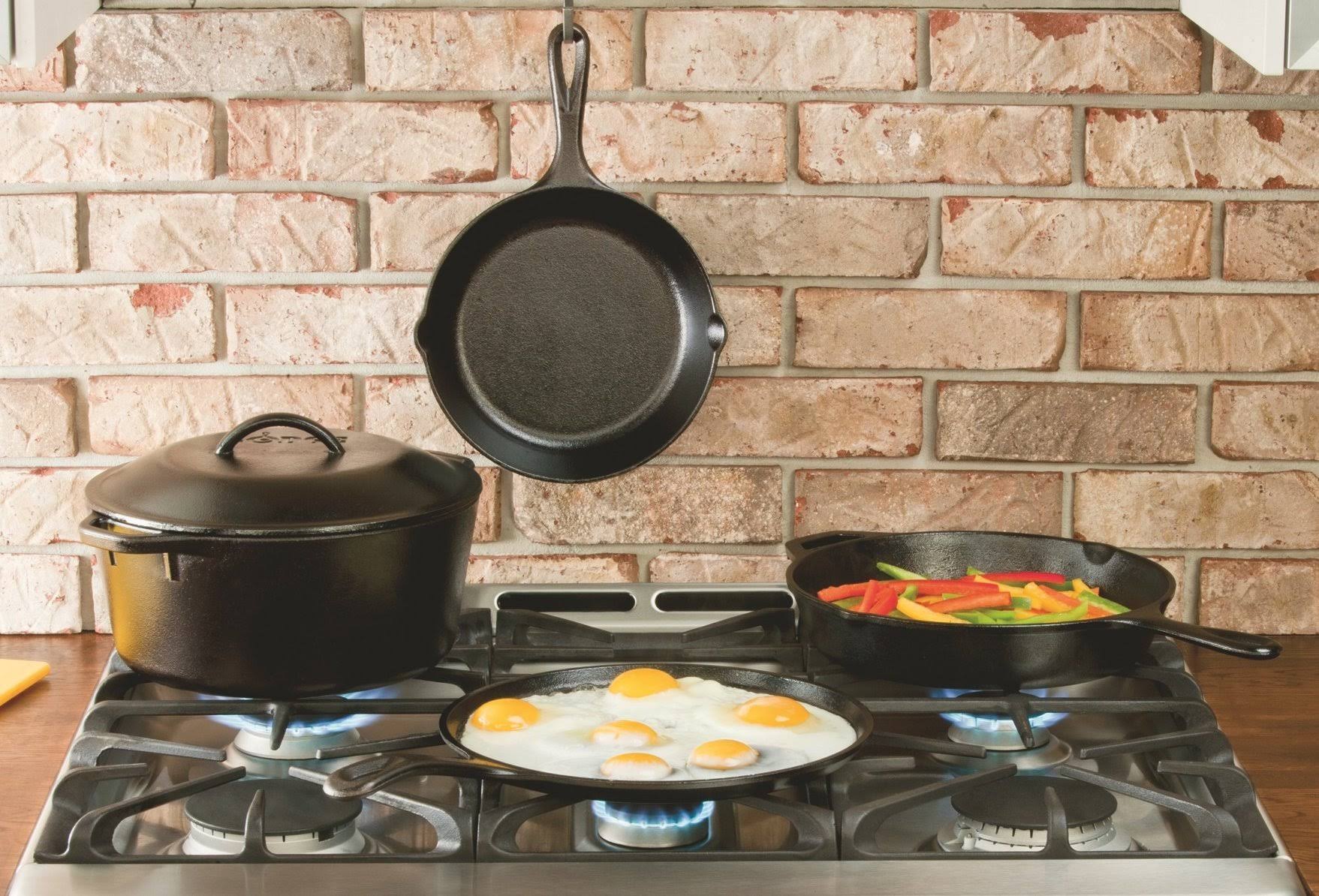 Cast Iron Covered Chicken Fryer 3-Quart Black V397